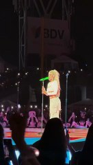 ¡Karol G la rompe en el monumental cantando junto a Servando y Florentino!