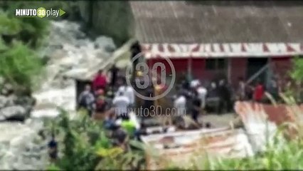 Hay una mujer muerta en una quebrada de Bello