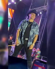 30-10-21 Por lanzarle un objeto cantante obligo a un fan salir del concierto