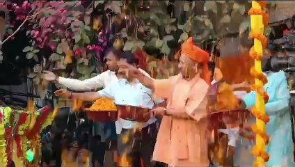 मुख्यमंत्री योगी ने खेली फूलों की होली, बोले...हर अन्याय का तय है दहन