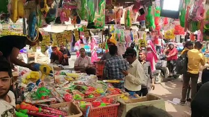होली के लिए रंग,गुलाल और पिचकारी की खरीदारी, देखे वीडियो