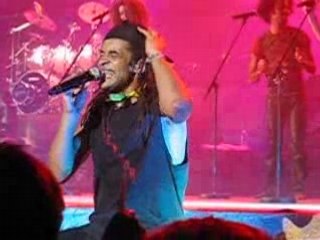 Scandale : Yannick Noah bourré sur scène