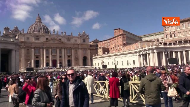 Domenica delle Palme, le voci dei fedeli in piazza San Pietro: Il Papa ? sempre il Papa
