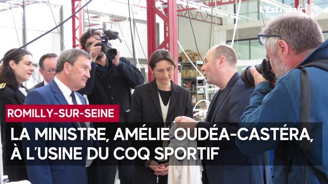 La ministre, Amélie Oudéa-Castéra, à l’usine du Coq Sportif de Romilly-sur-Seine