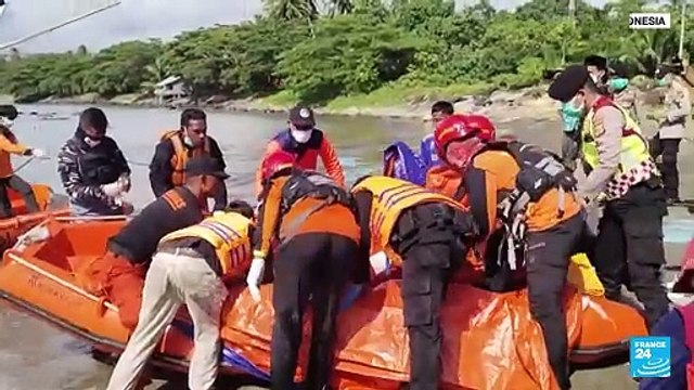 Al menos 70 refugiados rohingyas siguen desaparecidos tras naufragio cerca de Indonesia