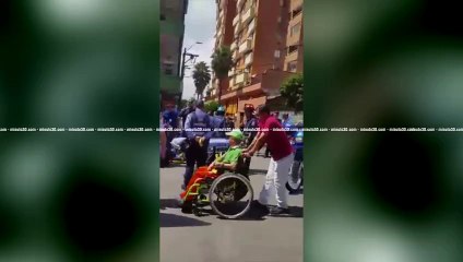 19-02-18 Tendida en la calle quedo persona que conducia moto tras accidente con camioneta