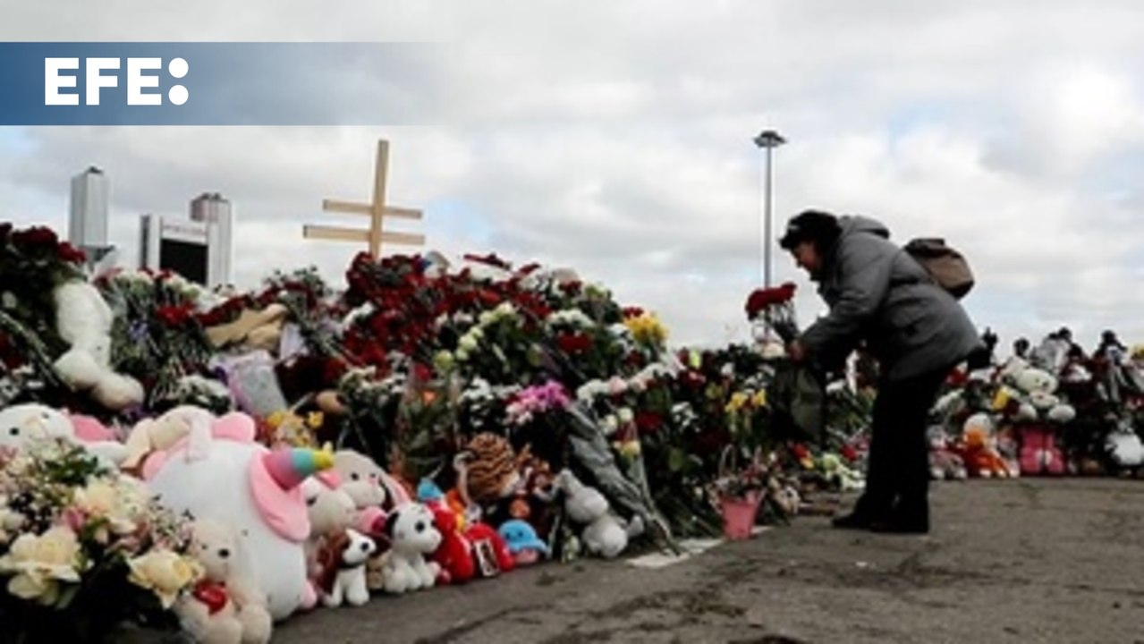 Moscú rinde homenaje a las víctimas del atentado en la sala de conciertos Crocus City Hall