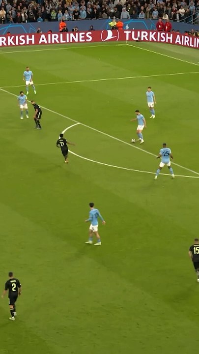 Listen to that crowd reaction   #UCL #Bernardo #Silva #mancity
