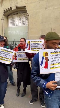 SOS Racisme a organisé ce dimanche un bal anti-raciste devant le siège du Rassemblement National, à Paris, pour protester contre les propos de Marine Le Pen sur la participation de Aya Nakamura à l'ouverture des Jeux Olympiques