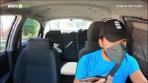 Te voy a tener que reportar pasajera le reclamó a un taxista cuando este le devolvió celular que ella había olvidado