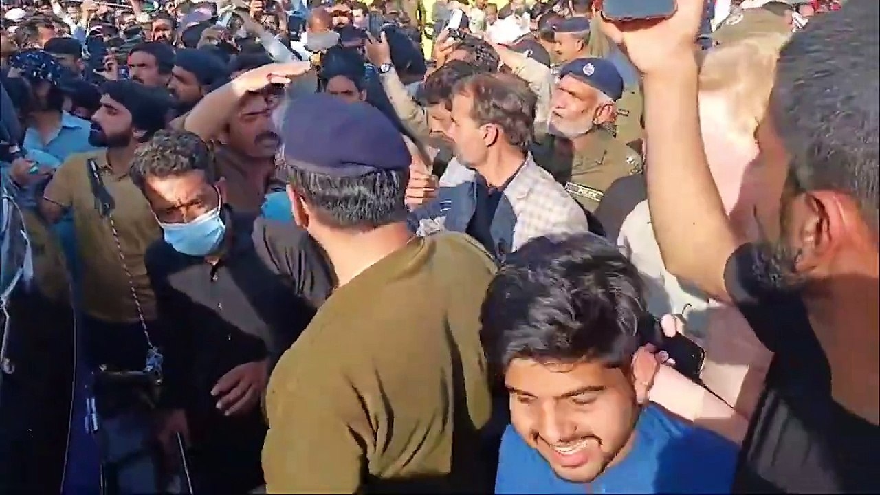 Haq Khateeb Ran Away _ Record protest in Kallar Syedan _ Iqrar ul Hassan fulfils his promise