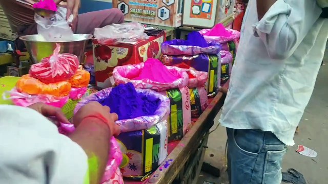 होली पर गुलाल हुई नवरंग, उठ रही फूलों की महक