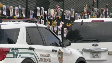 Aumentan a diez los muertos por el derrumbe en Miami y prometen una investigación completa