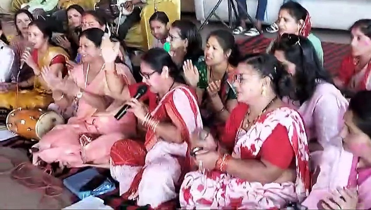 बिखरी बैठकी और खड़ी होलियों की सतरंगी छटा