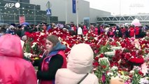 Strage a Mosca, processione di cittadini sul luogo dell'attentato