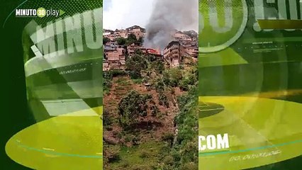 Bomberos apagan una casa que se incendió en Santo