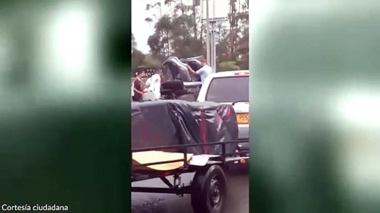 26-03-18  Camioneta se volco en la avenida Las Palmas