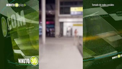 Download Video: Consumió hongos alucinógenos mujer desnuda agredió a personal y pasajeros del aeropuerto de Santiago, Chile