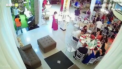 Qué miedo ladrones se metieron a una boda y les robaron la ropa a los invitados cortinilla sacado de redes sociales