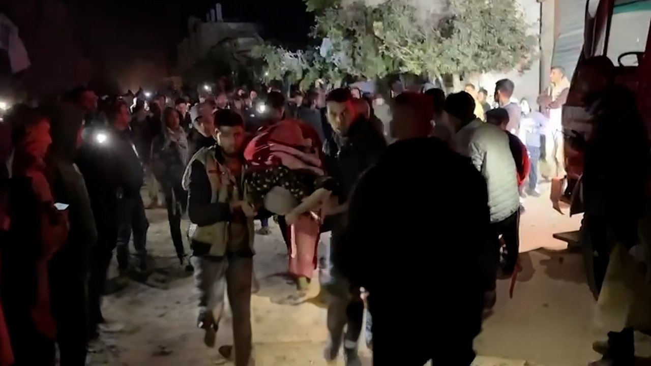 جهود الإسعاف والإنقاذ عقب قصف إسرائيلي استهدف م...