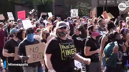 Descargar video: Las pacificas protestas por #GeorgeFloyd se tornan violentas alrededor de los Estados Unidos