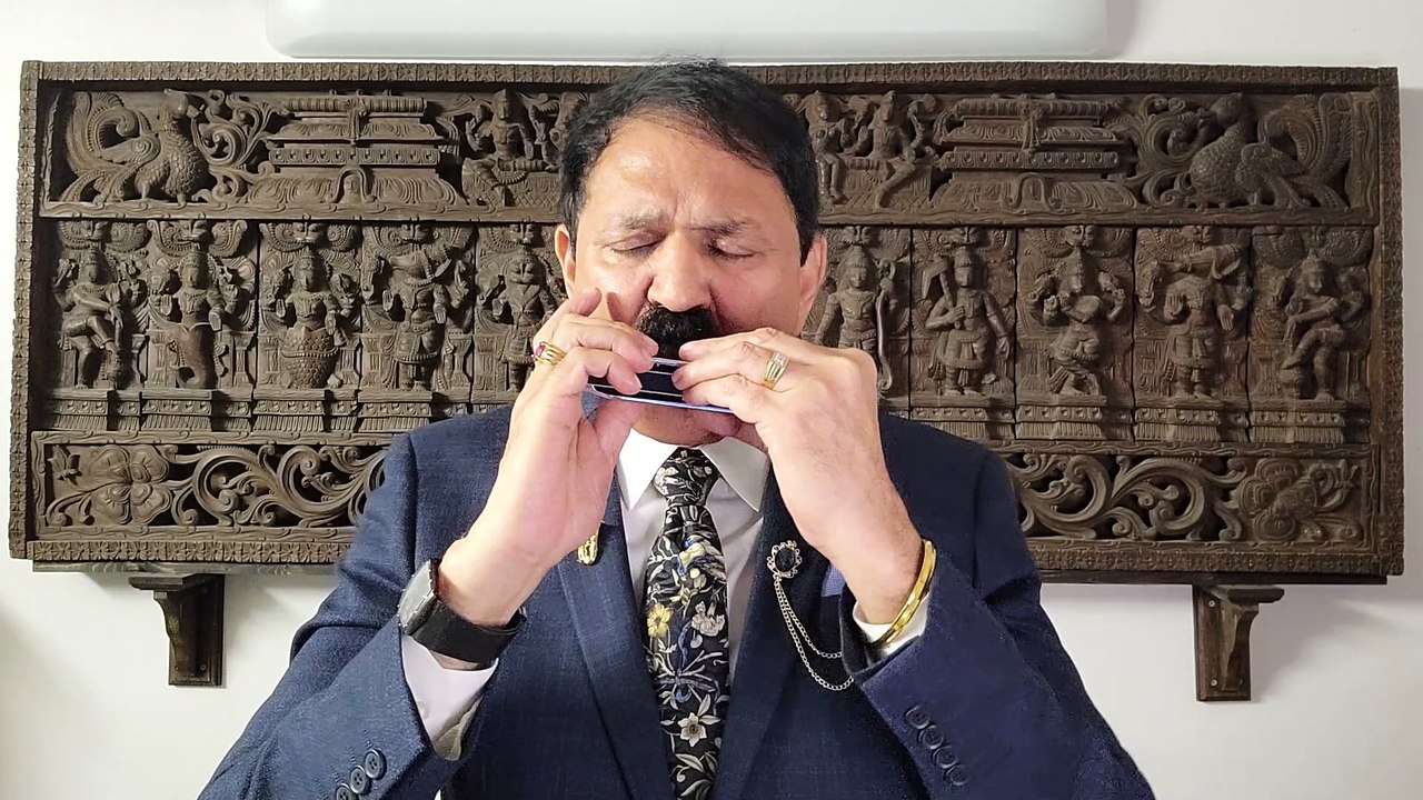 Jaa ne jaa dhoondtha phir raha - Film Jawani Diwani 1972 on Harmonica Live Performance by Mukund Kamdar-1r