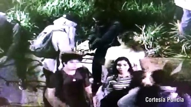 encapuchados con presuntos artefactos explosivos