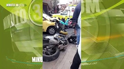 Que 'tiestazo' se dieron varias motos y un taxi en Campo Valdés