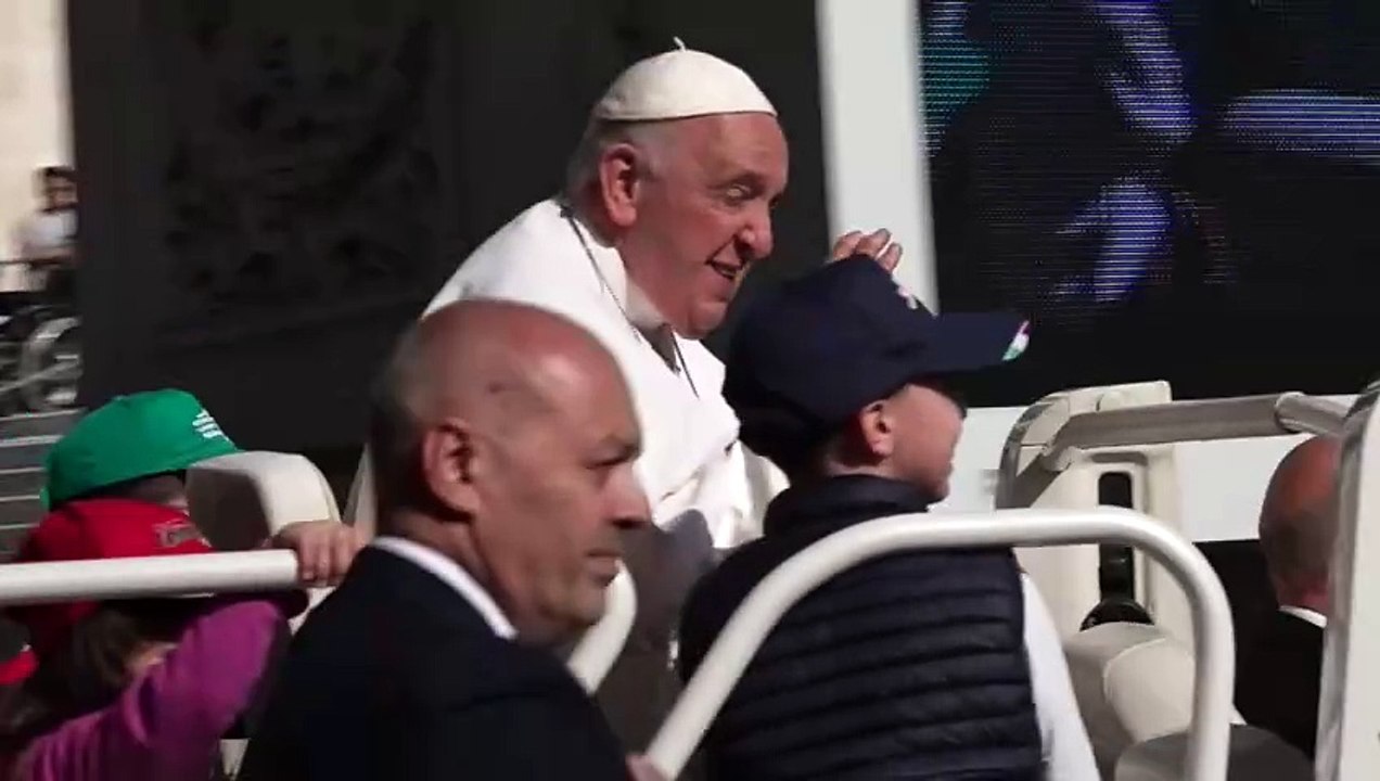 De una hernia abdominal El papa abandona el Vaticano para operarse en el hospital Gemelli