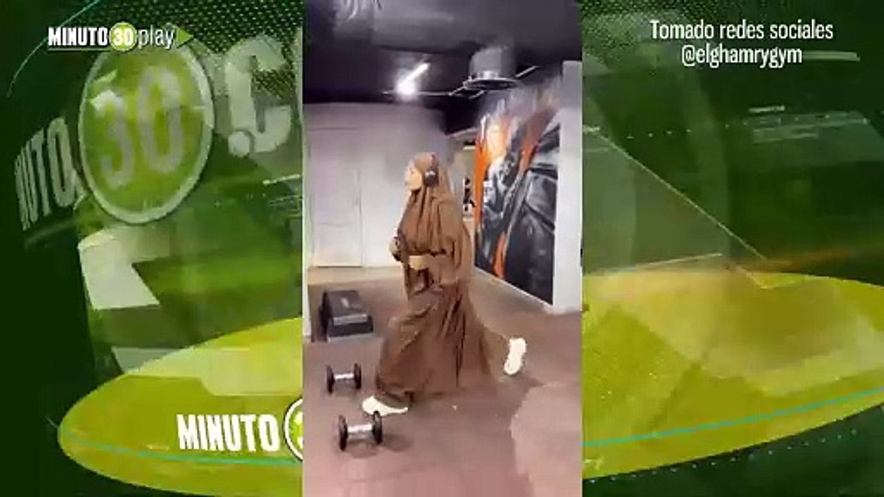 Musulmana se ejercita hiyab