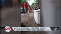 Un alcalde entrega a su propio hijo y sobrino por violar toque de queda