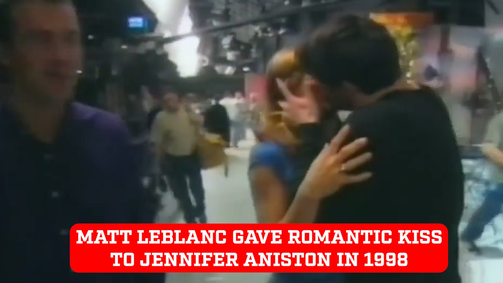 Matt LeBlanc gave a romantic kiss to Jennifer Aniston in 1998