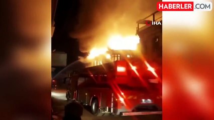 2 katlı hasarlı bina alevlere teslim oldu