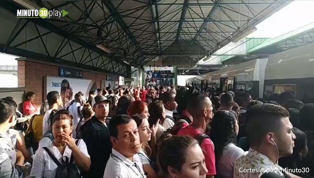 23-08-19 Usuarios del Metro reportaron congestión en el norte de la ciudad, en la Línea A del sistema
