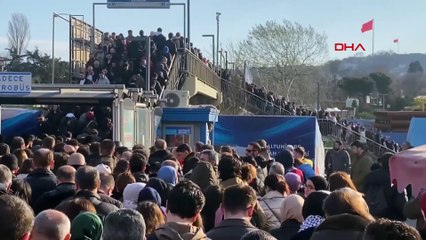 İstanbul'da yine metrobüs çilesi! Kuyruğun sonu gözükmedi