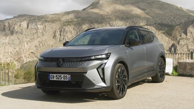 Renault Scenic E-Tech electric Design Preview in Esprit Alpine gris
