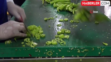 Elazığ'da dev kazanlar, iftar sofraları için kaynıyor