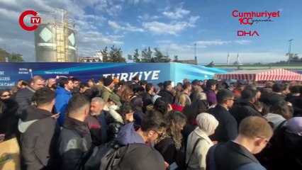 Altunizade'de metrobüs arızalandı, duraklarda yoğunluk oluştu