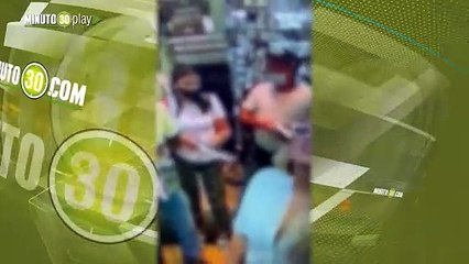 Se hicieron pasar como clientes, la despistaron y le robaron millonaria suma en el centro de Medellín