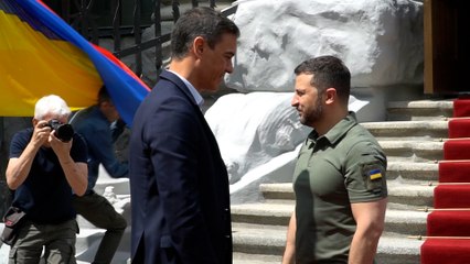 Sánchez conversa con Zelenski y promete "nuevas capacidades" para ayudar a Ucrania a defenderse