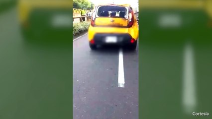 30-04-19 Motociclista se 'estampó' contra un taxi y quedó tendido en Las Vegas, cerca a Eafit