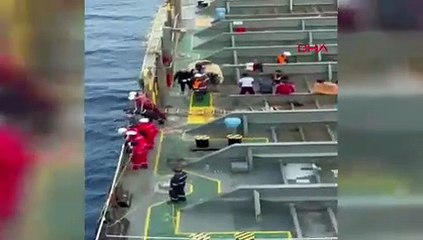 Türk gemisi 139 mülteciyi kurtardı! Filmleri aratmayan görüntüler