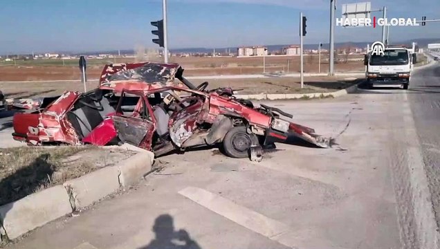 Çorum'daki korkunç kaza anbean kamerada... Metrelerce savrulan otomobilin sürücüsü feci şekilde can verdi