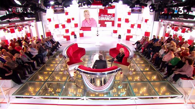 Marina Carrère d'Encausse invitée de Michel Drucker dans Vivement dimanche .
