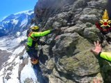 Cuneo, due escursionisti bloccati a 2200 metri: davanti a loro il vuoto. Lo spettacolare salvataggio in elicottero