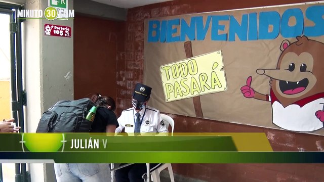 Dos colegios públicos de Medellín volvieron a dar clases presenciales, con alternancia, y así es el piloto