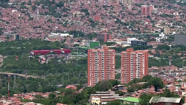 22-12-17 Gastronomia sistema de transporte alojamiento y entretenimiento los aspectos mejor calificados por los turistas en Medellin