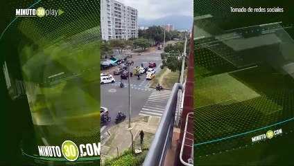 Le dispararon al conductor de un carro por robarle su cadena en Cali