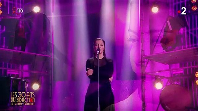 30 ans du Sidaction : Camille Lellouche reprend Comme ils disent de Charles Aznavour