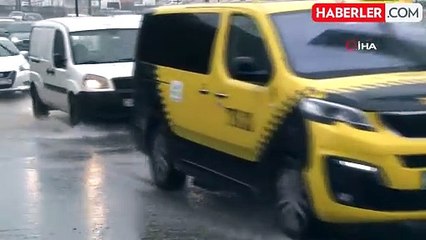 İstanbul Anadolu Yakasında Sağanak Yağış Etkisini Gösterdi